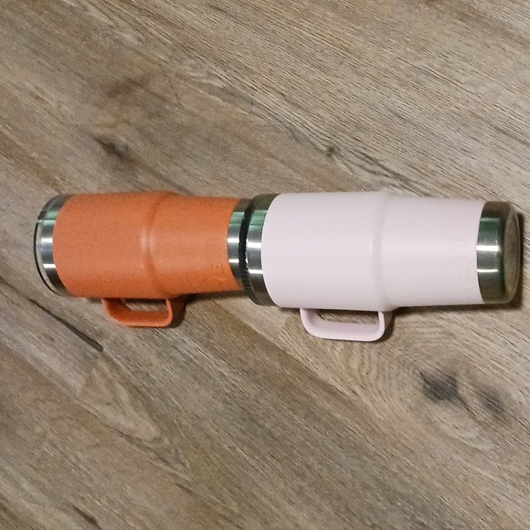 2 Yeti 20 Oz  Ramblers With Mag Slide Lids - Picture 5 of 11